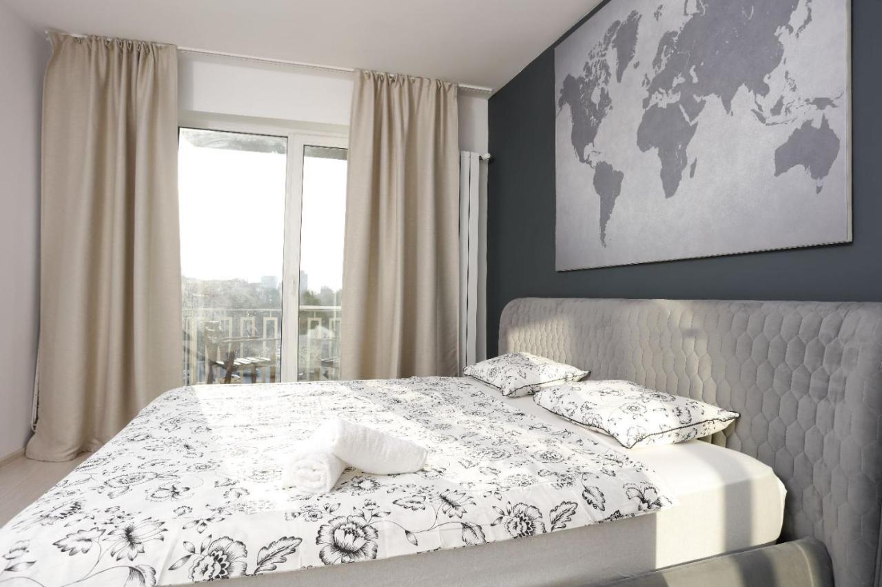 2 Bedroom Apartment With Amazing View In City Center ブカレスト エクステリア 写真