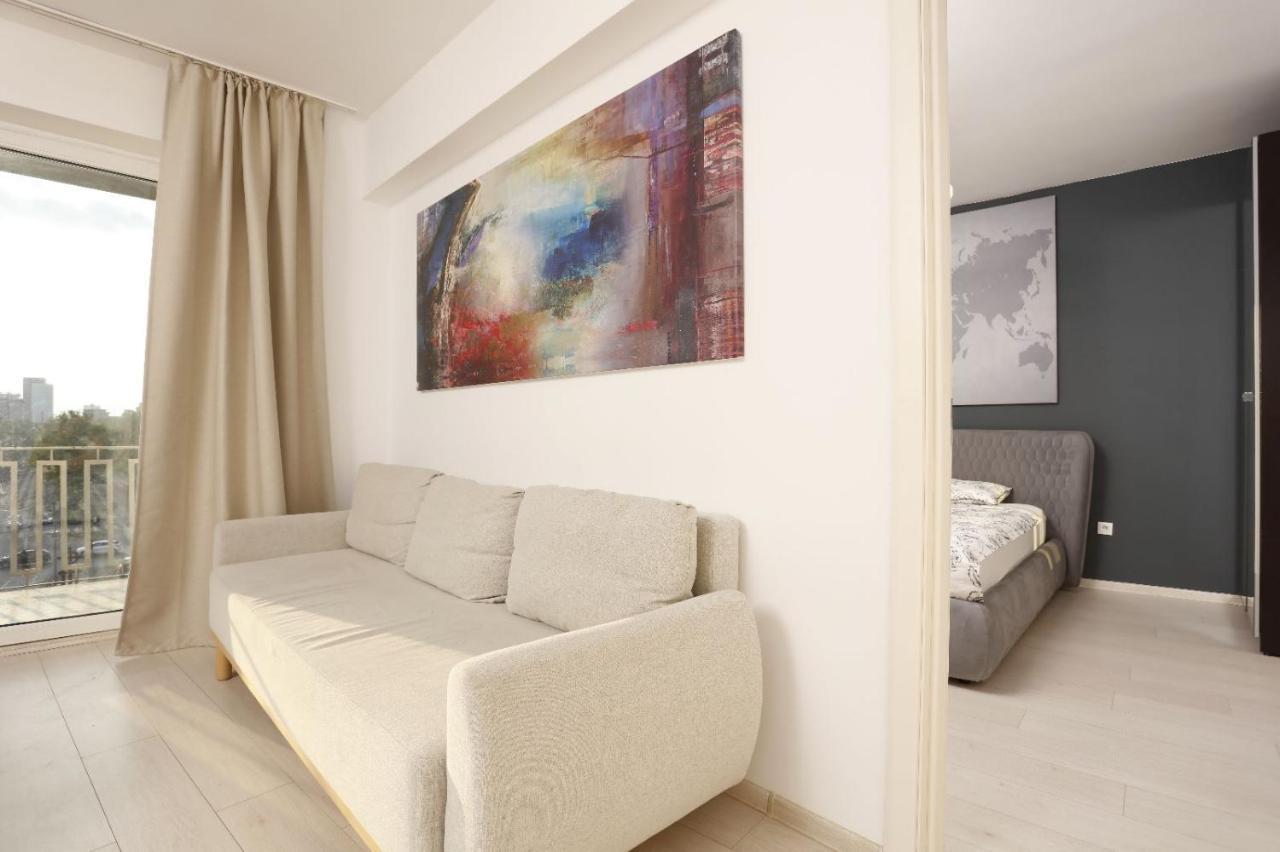2 Bedroom Apartment With Amazing View In City Center ブカレスト エクステリア 写真