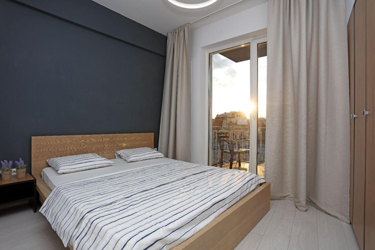 2 Bedroom Apartment With Amazing View In City Center ブカレスト エクステリア 写真